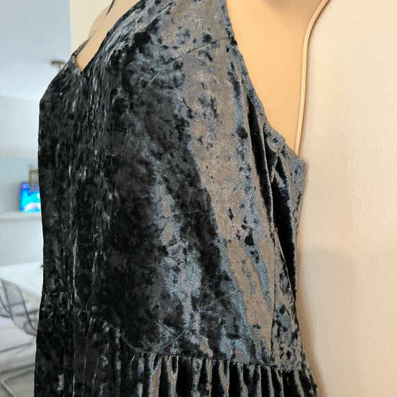 Crushed Velvet Shorts Romper - Picture 6 of 11